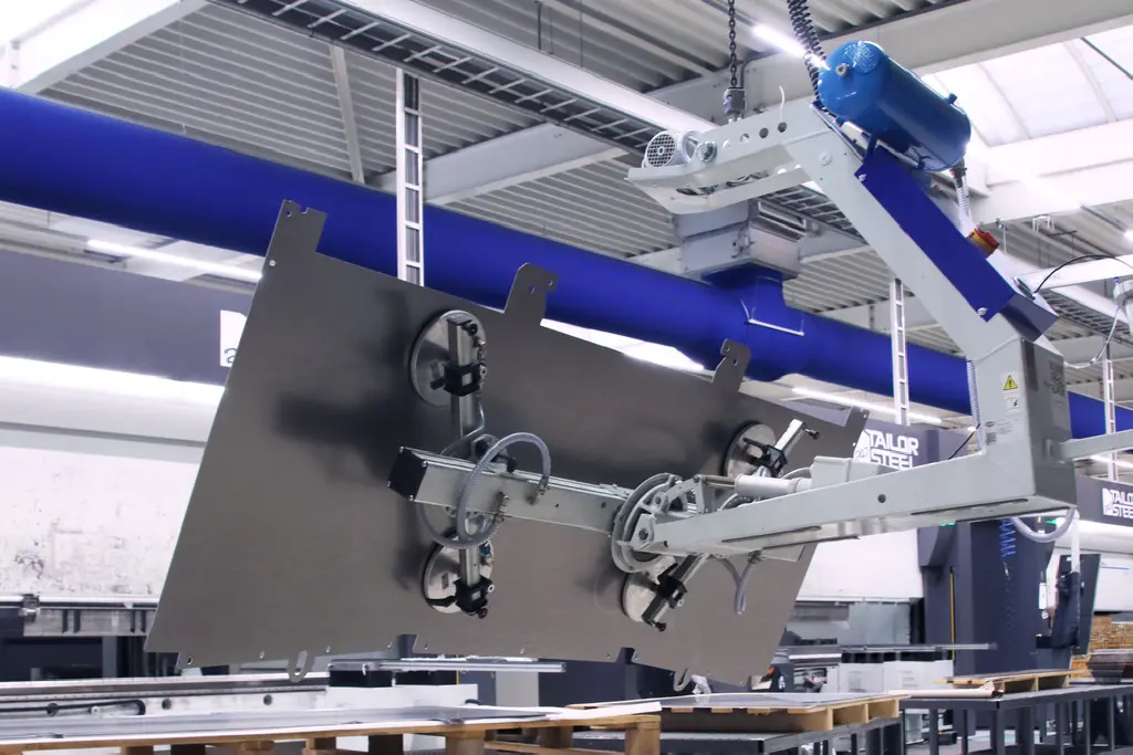 247TailorSteel verarbeitet Metallplatten mit maximalen Abmessungen von 3.000 x 1.500 x 25 mm und einem Gewicht von bis zu 200 kg